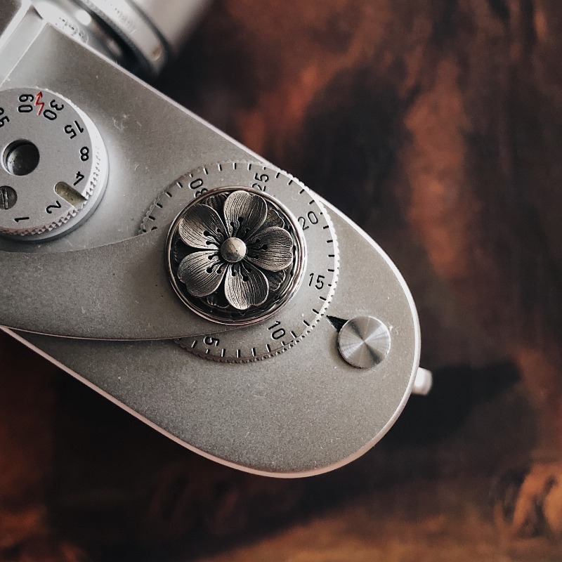 Fujifilm Camera X100Vi - 카메라 버튼 맞춤형 실버 소재 수제
